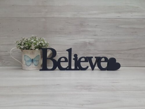 Palavra Decorativa em mdf Believe com Coração