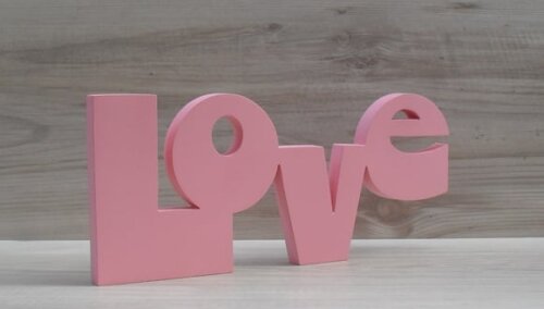Palavra Decorativa Love Modelo Retrô
