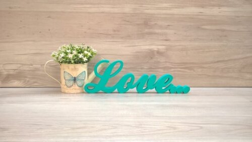 Palavra decorativa Love... - clássico