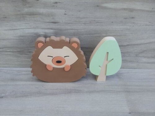 Porco Espinho + Árvore de Mesa em mdf - 15 cm