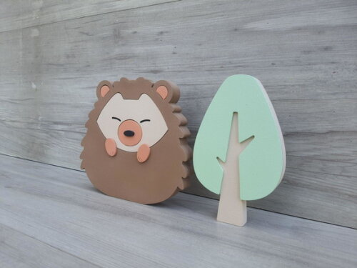 Porco Espinho + Árvore de Mesa em mdf - 15 cm