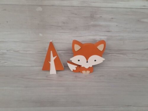 Raposa de Mesa + Pinheiro Escandinavo em mdf - 15 cm