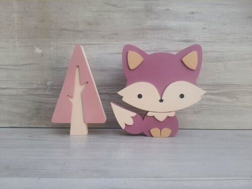 Raposa de Mesa + Pinheiro Escandinavo em mdf - 15 cm