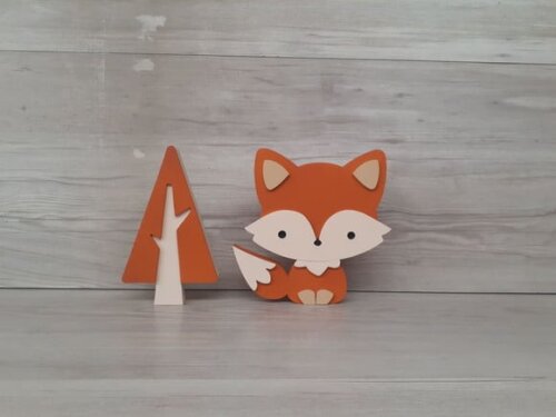 Raposa de Mesa + Pinheiro Escandinavo em mdf - 15 cm