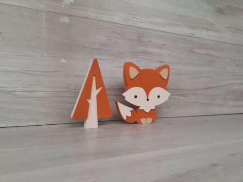 Raposa de Mesa + Pinheiro Escandinavo em mdf - 15 cm