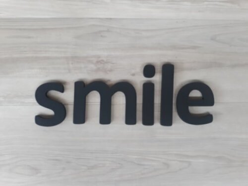 Smile - Palavra Decorativa de Parede em mdf