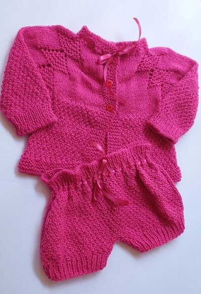 Aconchego em Fúcsia: Kit Casaquinho e Short em Tricô à Mão