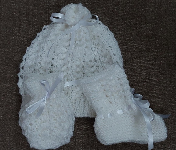 Conjunto em Tricô Bebê: Gorrinho, Sapatinho e Luvinha