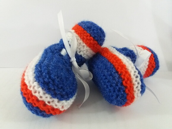 Sapatinho Bebê com 3 Cores de Lã: Vermelho, Branco e Azul