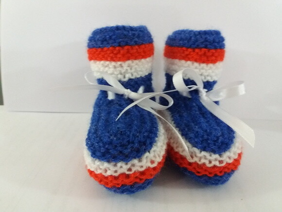 Sapatinho Bebê com 3 Cores de Lã: Vermelho, Branco e Azul