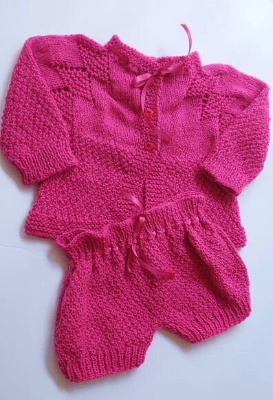 Aconchego em Fúcsia: Kit Casaquinho e Short em Tricô à Mão