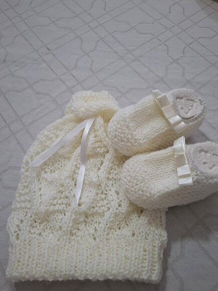 Conjuntinho Off White: Gorrinho e Sapatinho em Tricô