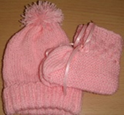 Gorrinho e Sapatinho em Tricô: Conjunto Rosa