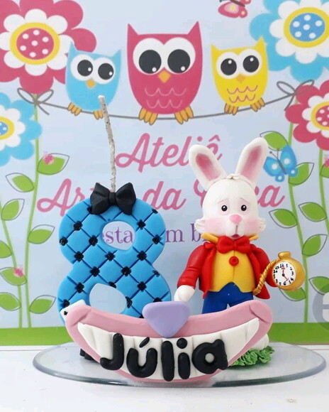 Topo de bolo Alice