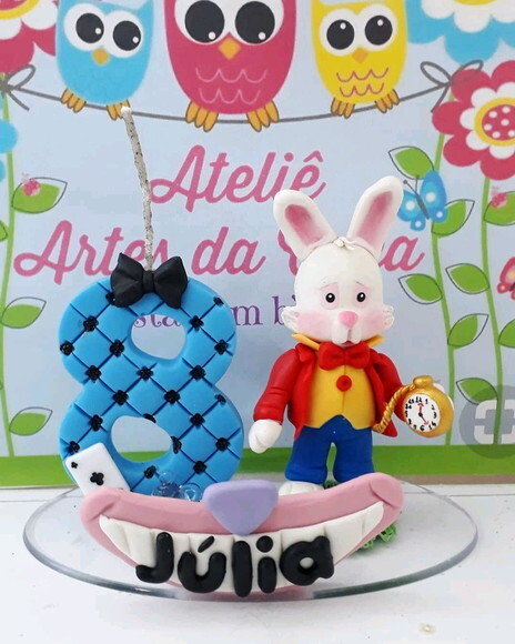 Topo de bolo Alice