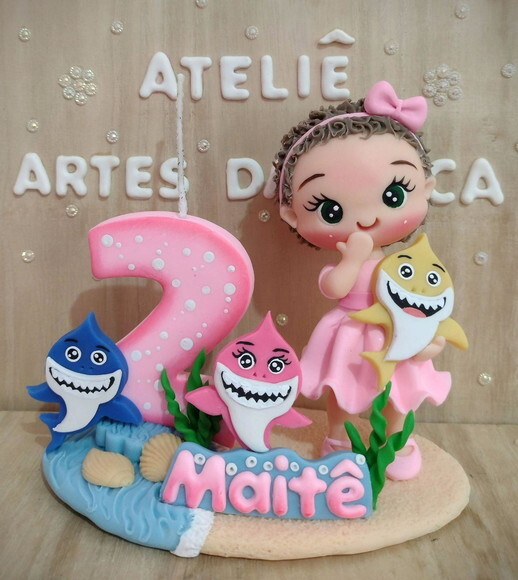 topo de bolo Bebe tubarão menina