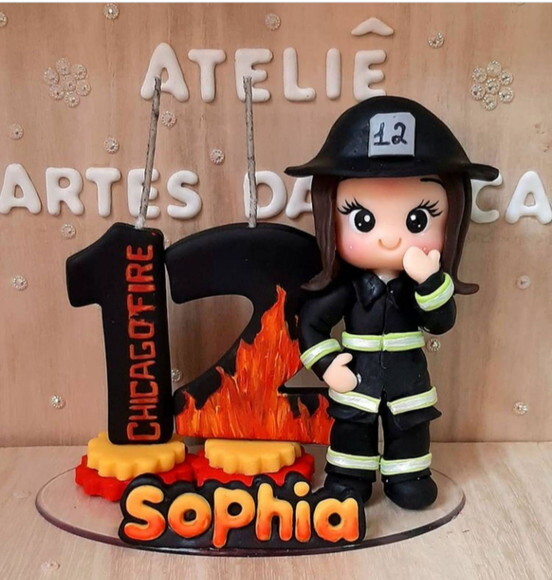 Topo de bolo bombeira