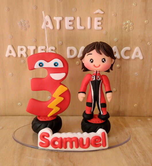 Topo de bolo em biscuit Carros