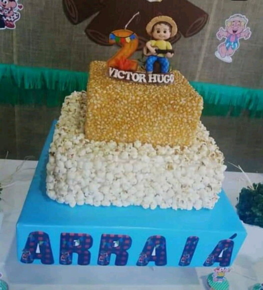 Topo de bolo em biscuit festa Junina