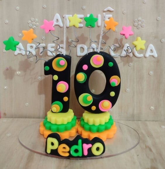 Vela personalizada festa neon.