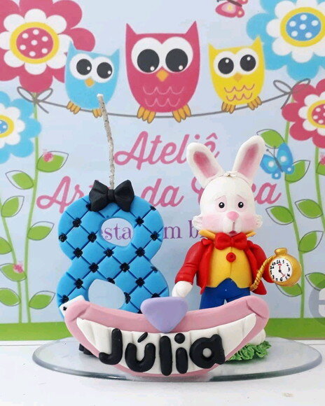Topo de bolo Alice