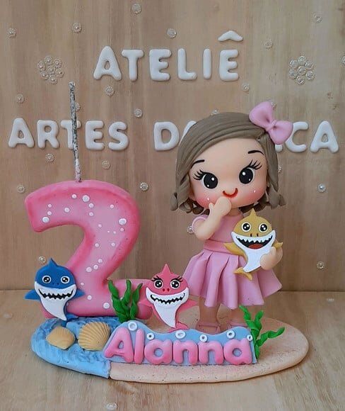 topo de bolo bebê tubarão menina