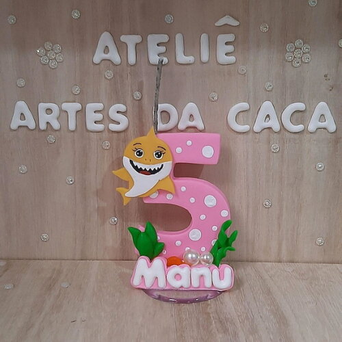 Vela bebê tubarão menina com nome