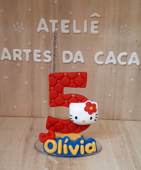 Vela Hitty vermelha com nome