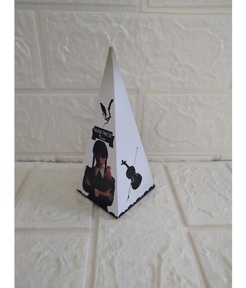 30 Caixas Cone Piramide Wandinha Lembrancinha Aniversário