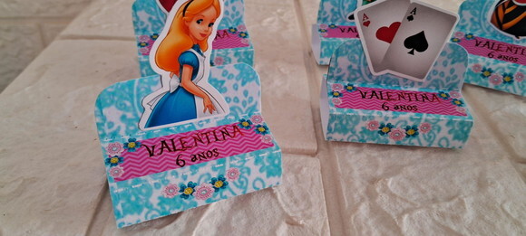30 Lembrancinhas Personalizadas Alice no Pais das Maravilhas