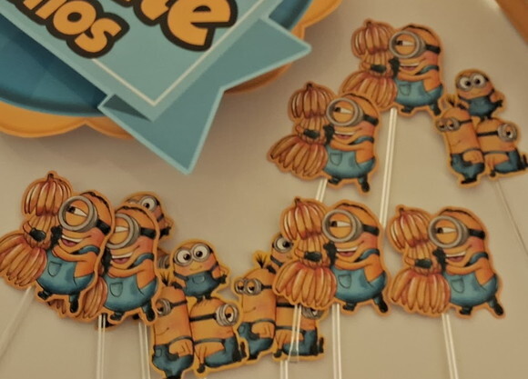 Kit Festa Minnions Decoração Minions Topo de Bolo Docinhos