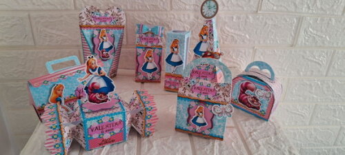 30 Lembrancinhas Personalizadas Alice no Pais das Maravilhas