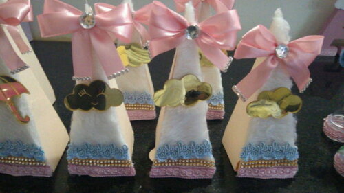 Lembrancinha Aniversário Chuva de Amor Caixa Piramide Luxo
