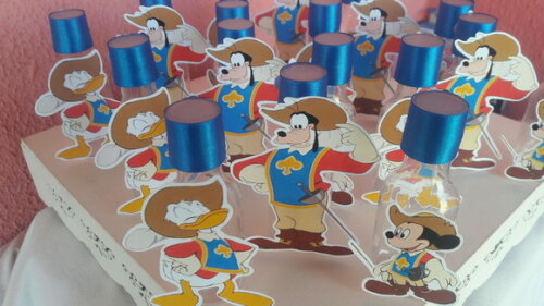 Lembrancinhas Mickey e os Tres Mosqueteiro Garrafinha