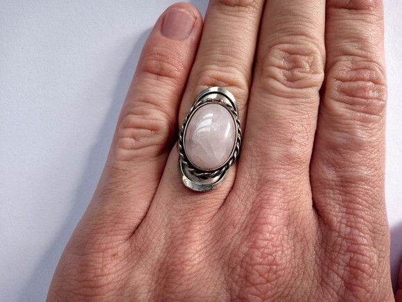 Anel de Alpaca com Quartzo Rosa