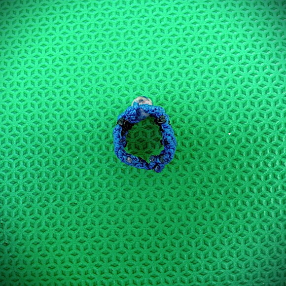 Anel de Macramê Azul com Pedra Sodalita, Artesanal