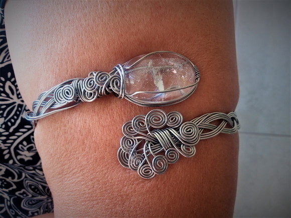 Bracelete de Aço Inox com Cristal de Quartzo