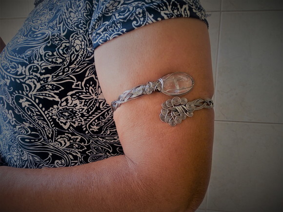 Bracelete de Aço Inox com Cristal de Quartzo