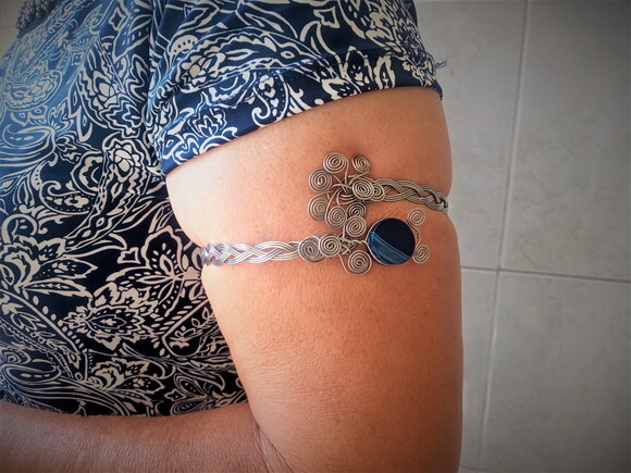 Bracelete em Aço Inox com Agatha Azul