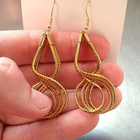 Brinco Capim Dourado Espiral, Artesanal