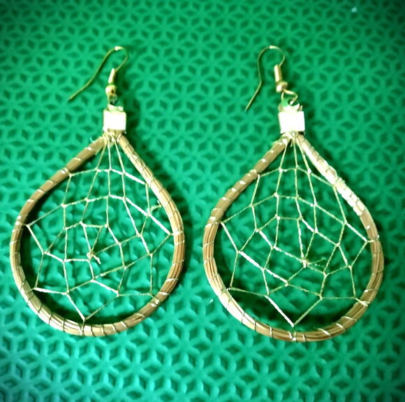 Brinco Capim Dourado Filtro dos Sonhos, Artesanal