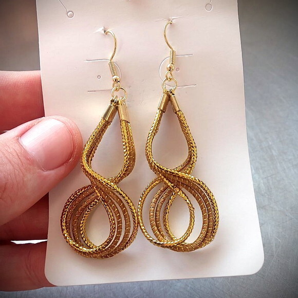 Brinco Capim Dourado Espiral, Artesanal