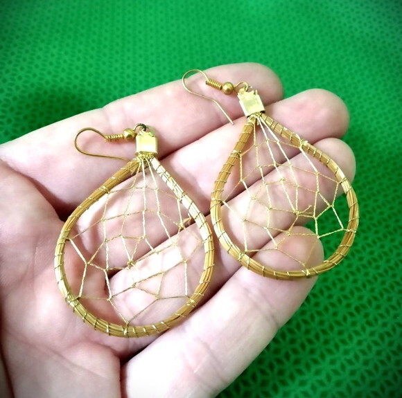 Brinco Capim Dourado Filtro dos Sonhos, Artesanal