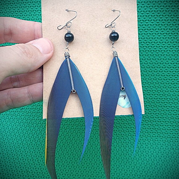 Brinco de Penas Raras, Azul, Artesanal
