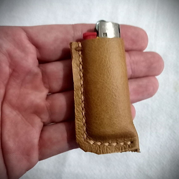 Capinha de Isqueiro Feita em Couro, Variedades