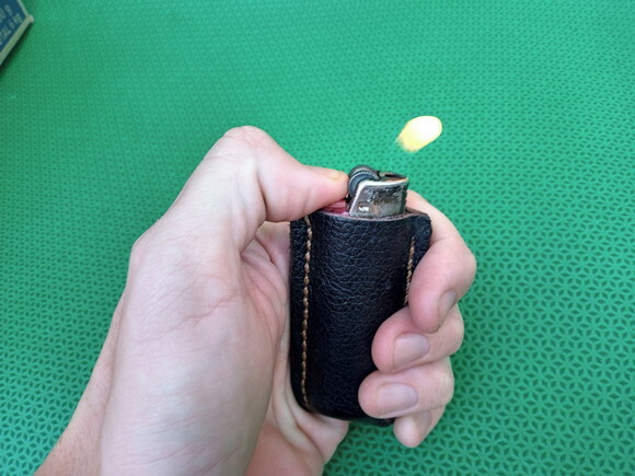 Capinha de Isqueiro Feita em Couro