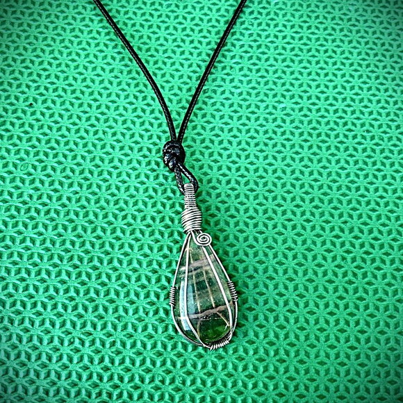 Colar Fluorita, Pedra Natural em Formato de Gota