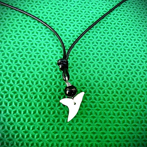 Colar Pingente Dente de Tubarão