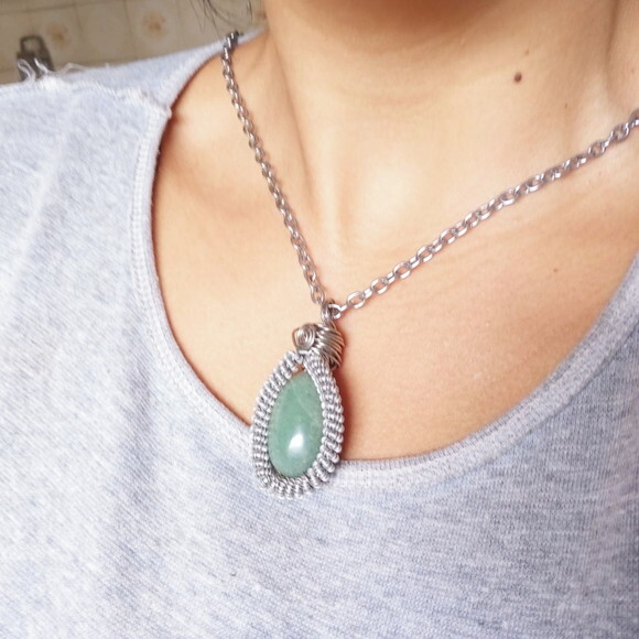 Colar Pingente Wire Wrap Quartzo Verde
