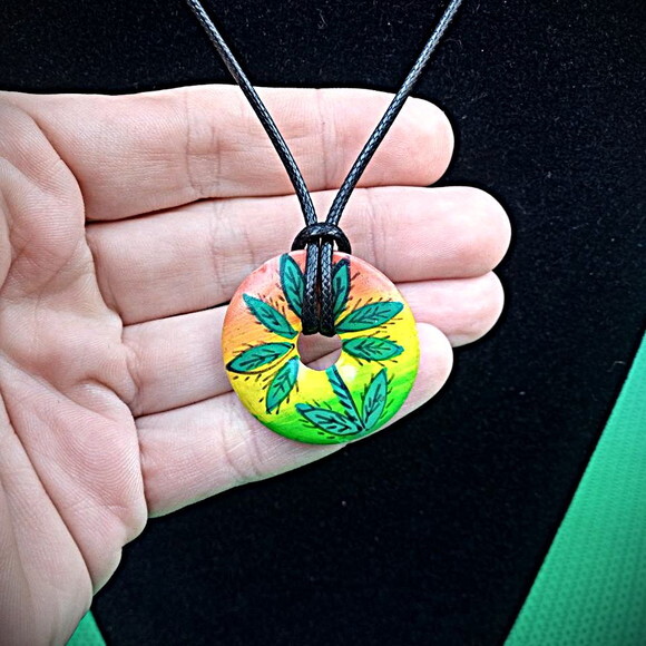Colares de Pingentes Pintados a Mão (variedades)